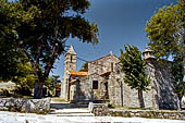 Rias della Galizia, Spagna - La chiesa di Santa Maria de Arreas (XII) a Cabo Fisterre, punto finale del pellegrinaggio a Santiago.